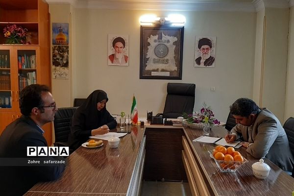 گفتگوی تخصصی معاون پرورشی اداره‌کل آموزش و پرورش شهرستان‌های استان تهران با کارکنان تربیتی رودهن