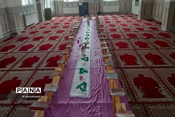 برگزاری محفل انس با قرآن در دبیرستان مکتبی شهر بن