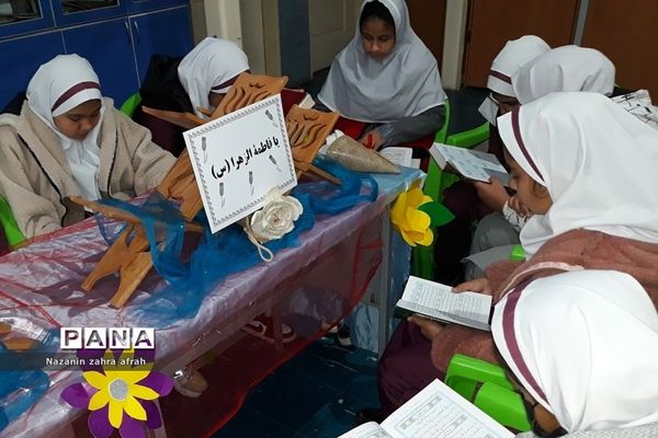 برگزاری محفل انس با قرآن به‌مناسبت هفته قرآن و عترت در دبستان حضرت زهرا(س)۲ رودهن