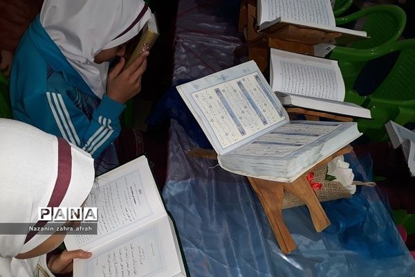 برگزاری محفل انس با قرآن به‌مناسبت هفته قرآن و عترت در دبستان حضرت زهرا(س)۲ رودهن