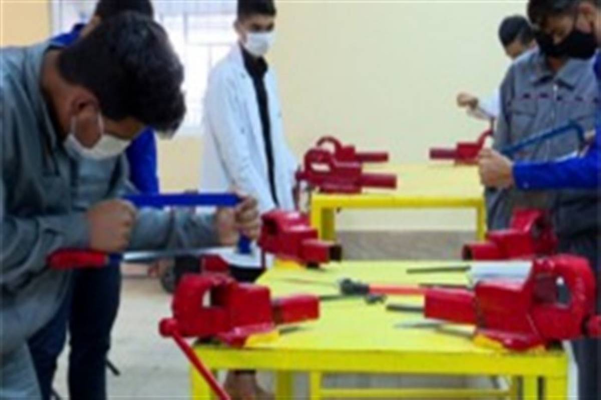 توزیع ۲۰۰ میلیارد ریال تجهیزات کارگاهی در ۱۵۰ هنرستان سیستان و بلوچستان
