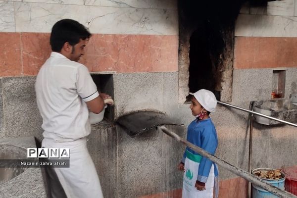 اردوی نانوایی توسط دانش‌آموزان دبستان هموطن ۲ رودهن
