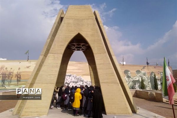 اردوی آموزشی آمادگی دفاعی پایه دهمی‌های ناحیه ۳ شیراز در موزه دفاع مقدس