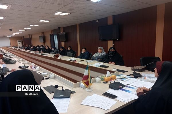 جلسه توانمندسازی دبیران تفکر و سبک زندگی منطقه ۱۳