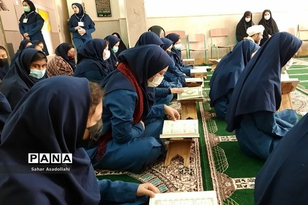 محفل انس با قرآن در دبیرستان حضرت فاطمه (س) سربندان دماوند