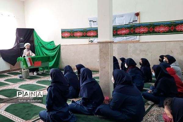 محفل انس با قرآن در دبیرستان حضرت فاطمه (س) سربندان دماوند