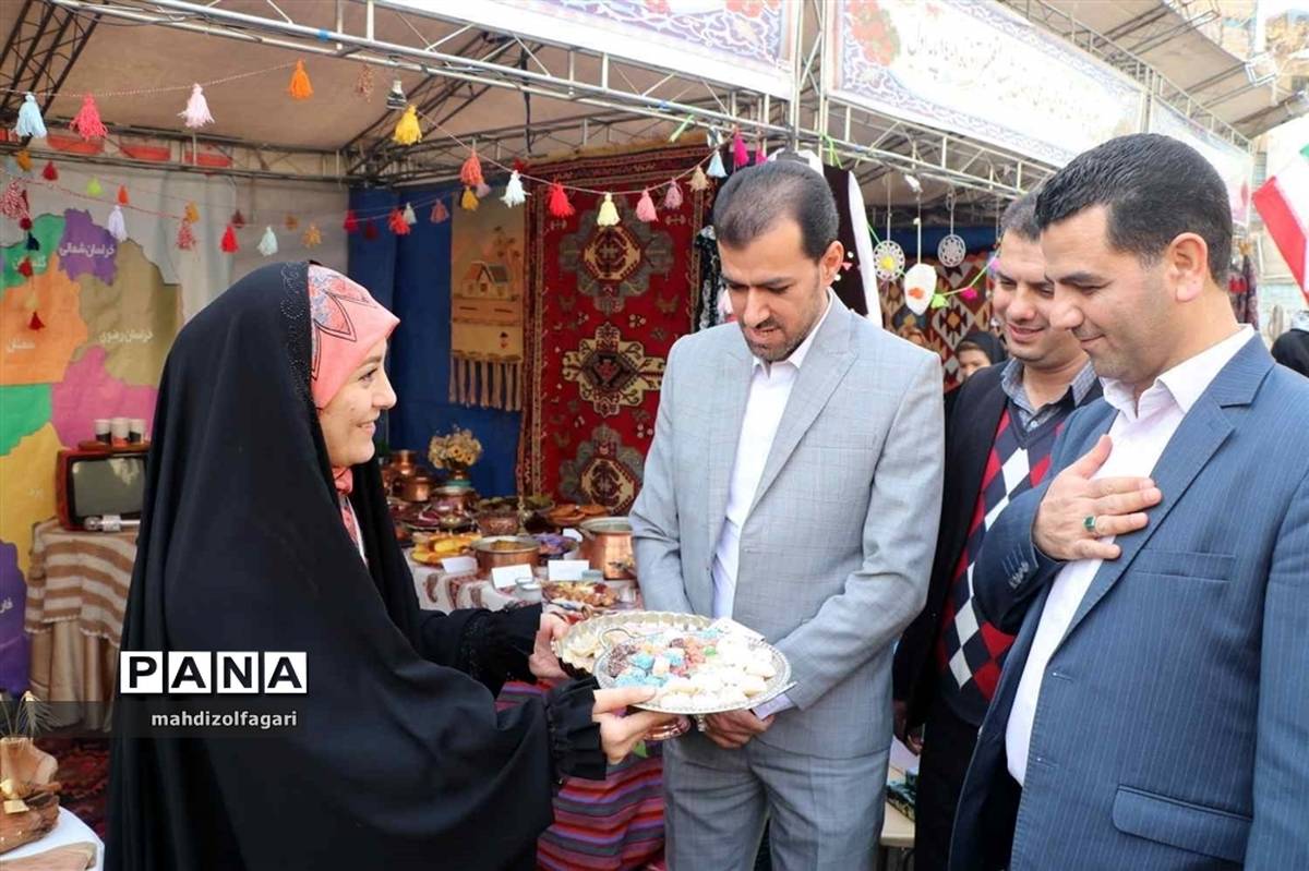 جشنواره ایران‌شناسی آموزشگاه ابتدایی شهید قلنبر ناحیه دو شهرری