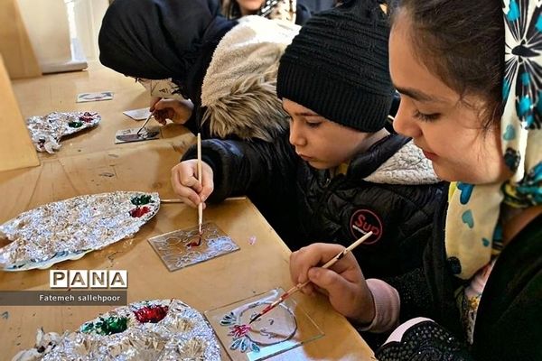 کارگاه آمادگی برای یلدای رنگی با کودکان در قرچک