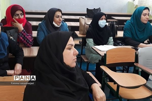 برگزاری جلسه پژوهشی آموزگاران دبستان حضرت زهرا(س)۲ رودهن