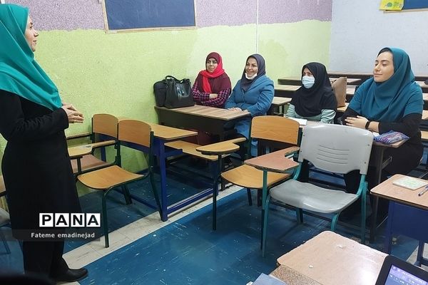 برگزاری جلسه پژوهشی آموزگاران دبستان حضرت زهرا(س)۲ رودهن