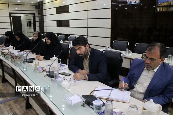 نشست هم‌اندیشی معاونان پرورشی و تربیت‌بدنی شهرستان‌ها و مناطق آموزش و پرورش استان بوشهر