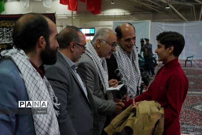 مجمع فرماندهان پیشگام بسیج دانش‌آموزی اصفهان در گلزار شهدا