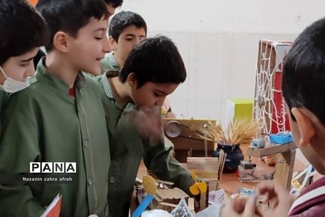 برگزاری نمایشگاه دست سازه‌های دانش‌آموزی در مدارس رودهن