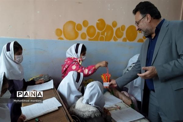 برگزاری جشن یلدایی با دانش‌آموزان مدرسه نرجس ناحیه دو ساری