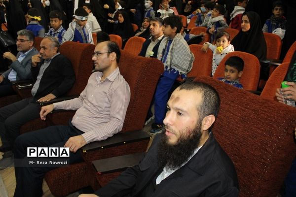 استقبال دانش‌آموزان دختر مدارس غیر دولتی شهرستان بوشهر از شهید گمنام