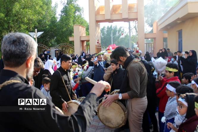 استقبال دانشآموزان دختر مدارس غیر دولتی شهرستان بوشهر از شهید گمنام