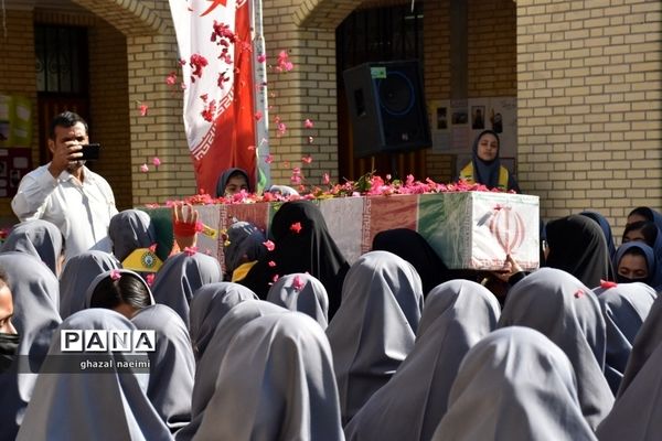 مراسم تشییع شهید گمنام در دبیرستان قاضی گله دار استان فارس