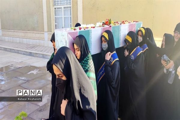 استقبال دانش‌آموزان اردکانی از شهدای گمنام