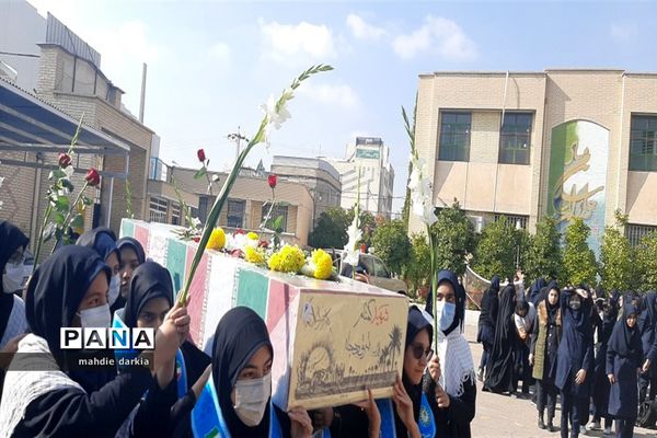 مراسم وداع با شهید گمنام در دبیرستان دخترانه فرزانگان  ناحیه 3 شیراز