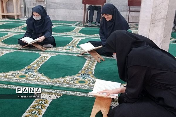 مسابقات قرآن ، نماز و عترت در دبیرستان دخترانه آزادگان