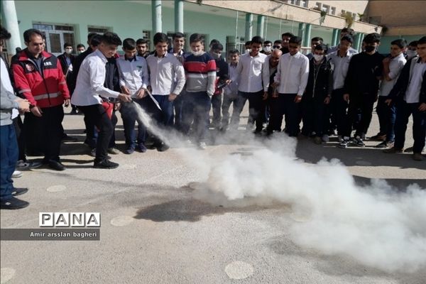 برگزاری اردوی علمی آمادگی دفاعی در دبیرستان نمازی ناحیه 4 شیراز