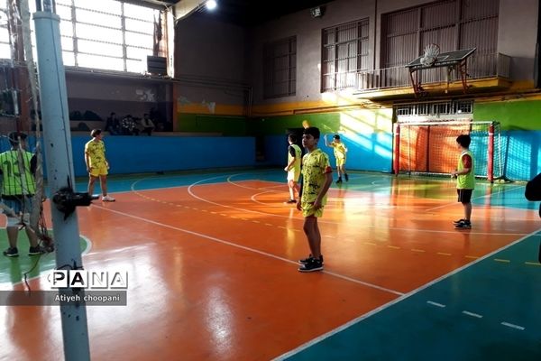 برگزاری مسابقات والیبال دانش‌آموزان پسر مقطع متوسطه اول در ورزشگاه ۱۷ شهریور