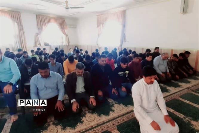 دیدار رئیس سازمان دانشآموزی استان فارس با دانشآموزان اهل سنت روستای بلغان در جویم