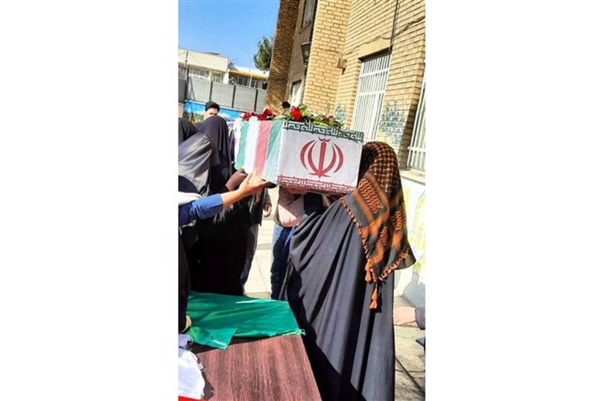 تشییع پیکر شهید گمنام توسط دختران دبیرستان هاشمی نژاد نیشابور