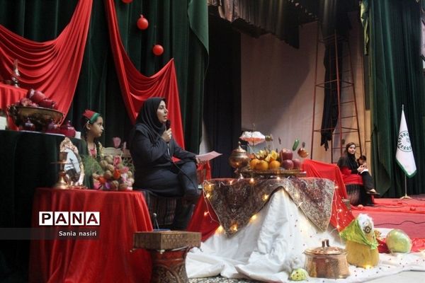 ویژه برنامه‌ شب یلدا با حضور دانش‌آموزان دختر متوسط اول و دوم منطقه ١٠