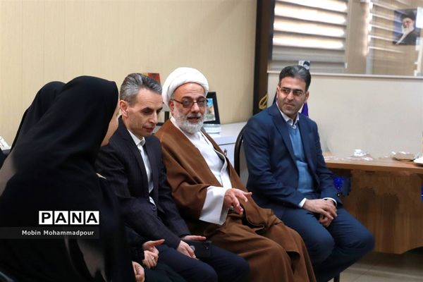 دیدار مدیرکل آموزش و پرورش آذربایجان شرقی با دانش‌آموز خبرنگاران پانا