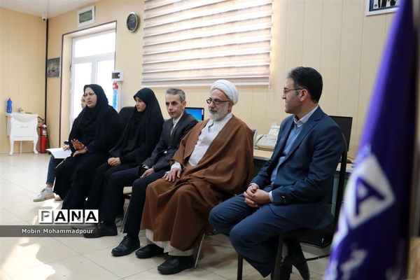 دیدار مدیرکل آموزش و پرورش آذربایجان شرقی با دانش‌آموز خبرنگاران پانا