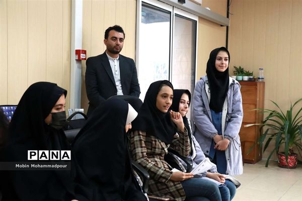 دیدار مدیرکل آموزش و پرورش آذربایجان شرقی با دانش‌آموز خبرنگاران پانا