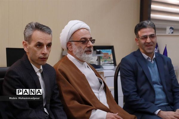دیدار مدیرکل آموزش و پرورش آذربایجان شرقی با دانش‌آموز خبرنگاران پانا