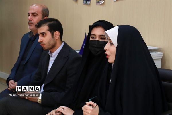 دیدار مدیرکل آموزش و پرورش آذربایجان شرقی با دانش‌آموز خبرنگاران پانا