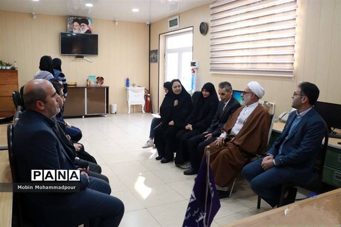دیدار مدیرکل آموزش و پرورش آذربایجان شرقی با دانشآموز خبرنگاران پانا