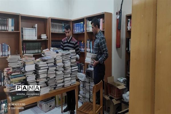 اهدای کتاب به کتابخانه‌های محروم  وکم‌برخوردار روستایی