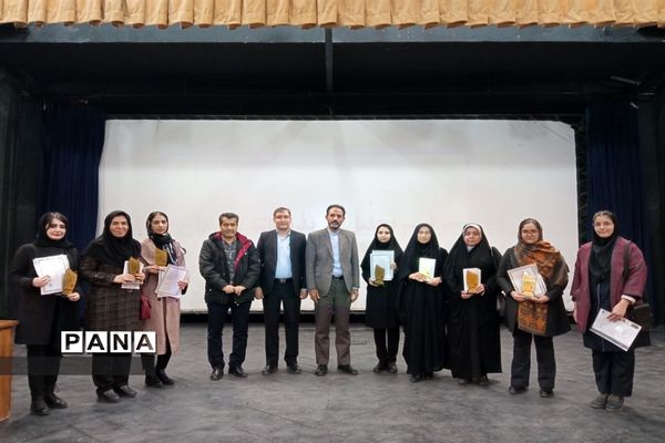 مراسم تجلیل از دانش‌آموزان موفق در کنکور سراسری 1401 شهرستان خرمدره