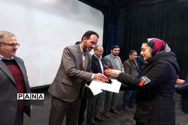 مراسم تجلیل از دانش‌آموزان موفق در کنکور سراسری 1401 شهرستان خرمدره