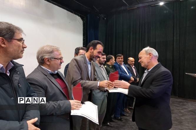 مراسم تجلیل از دانشآموزان موفق در کنکور سراسری 1401 شهرستان خرمدره