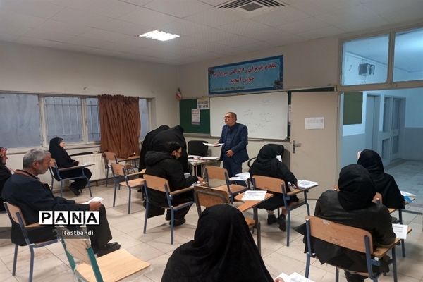 جلسه توجیه‌سازی والدین برای امتحانات نیم سال اول دبیرستان عرفان منطقه ۱۳