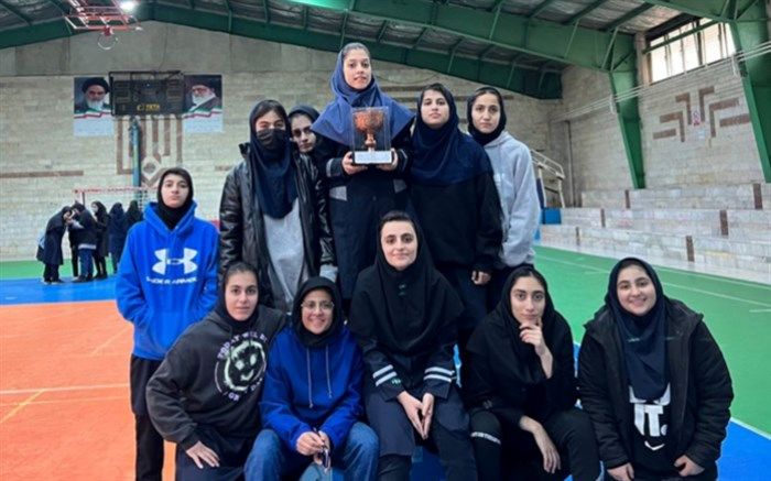 دختران فوتبالیست منطقه۵ با مهارت و  روحیه همکاری نائب قهرمان شدند