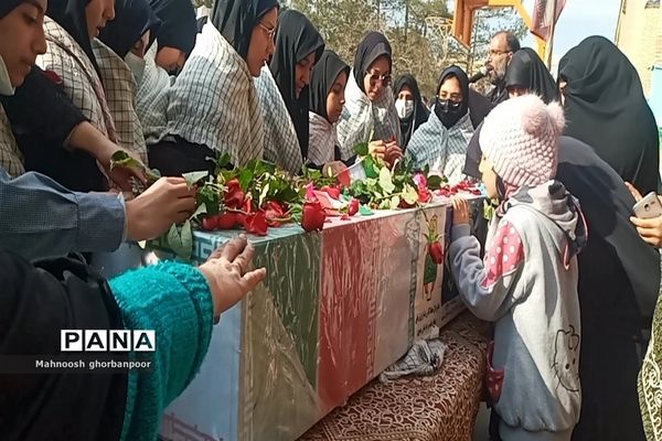 تشییع شهید گمنام در دبیرستان ام‌سلمه در ناحیه چهار مشهد مقدس