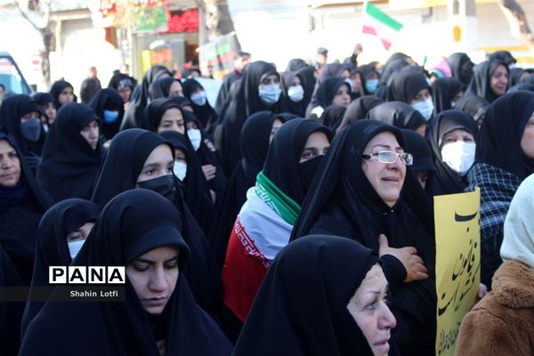 تشییع پیکر هفت شهید گمنام در کرمانشـاه