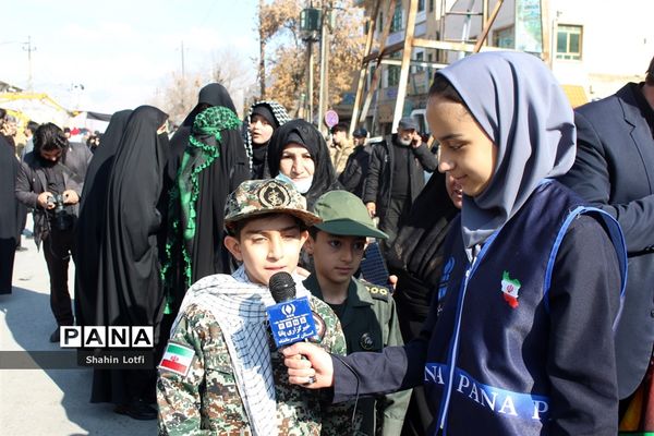 تشییع پیکر هفت شهید گمنام در کرمانشـاه