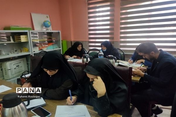 برگزاری جلسه توانمندسازی کارشناسان مراقبت در برابر آسیب‌های اجتماعی،  در کانون شهدای فرهنگی پاکدشت