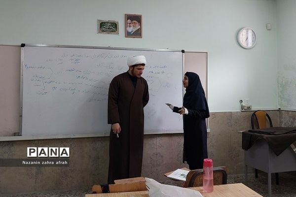 برگزاری کارگاه‌ بصیرتی و آموزشی در دبیرستان آزاده رودهن