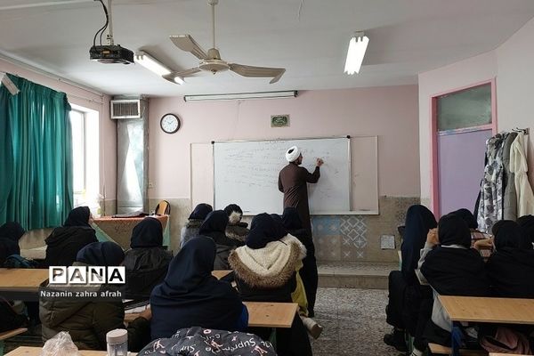 برگزاری کارگاه‌ بصیرتی و آموزشی در دبیرستان آزاده رودهن