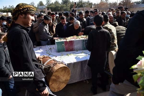 مراسم استقبال از شهدای گمنام در هنرستان خیامی بیرجند