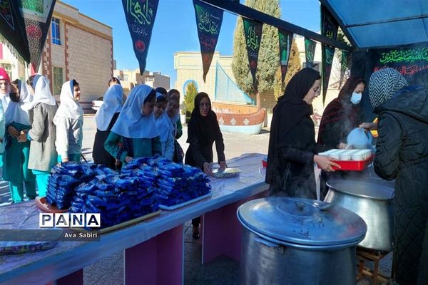 یک روز با شیر در مدارس آباده