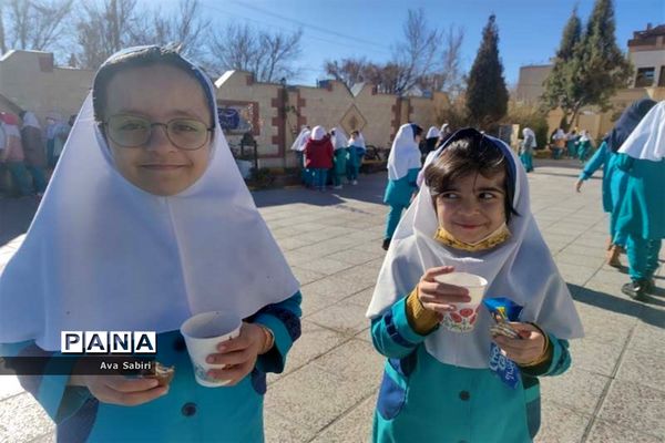 یک روز با شیر در مدارس آباده